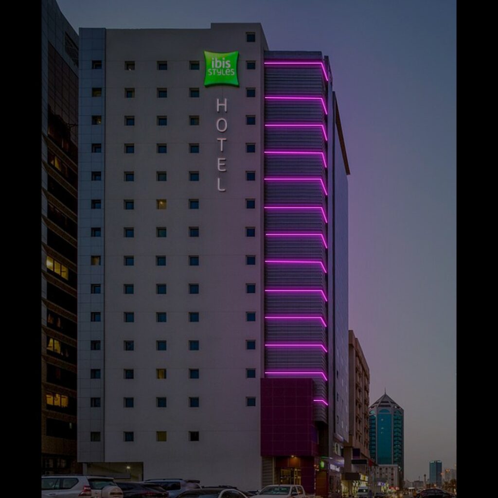 facade lighting